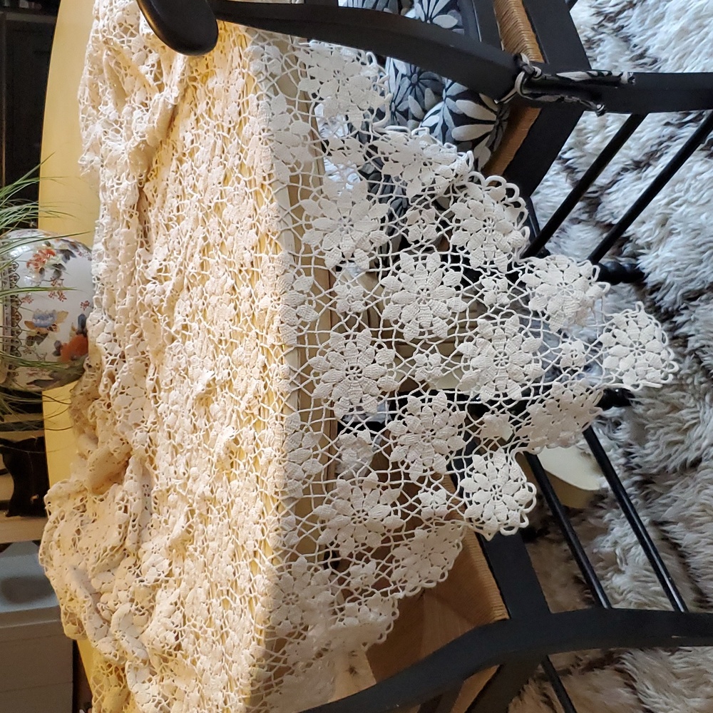Vintage 1940's Crochet Tablecloth 80" x 100" MINT CONDITION Ecru